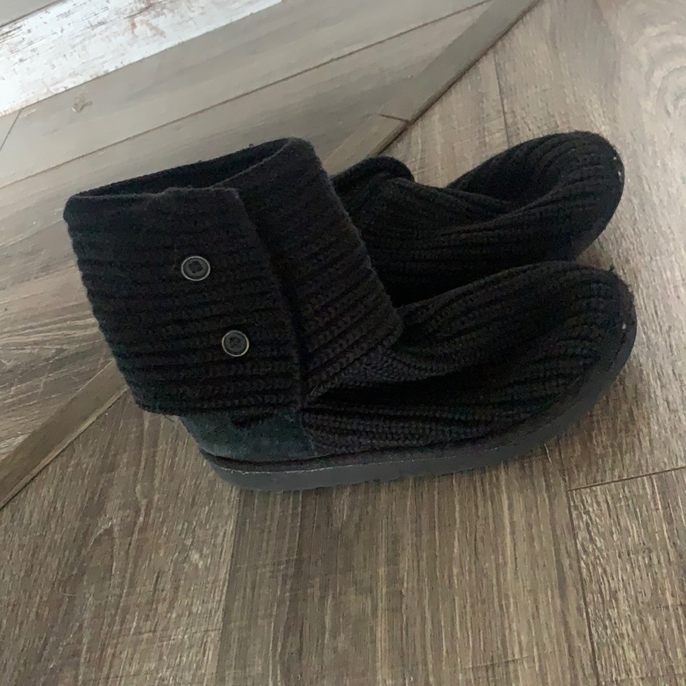 Ugh knit boot size 6. 36